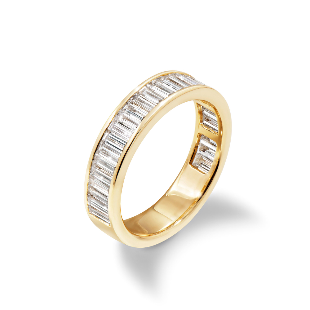 wedding band with baguette diamonds in yellow gold