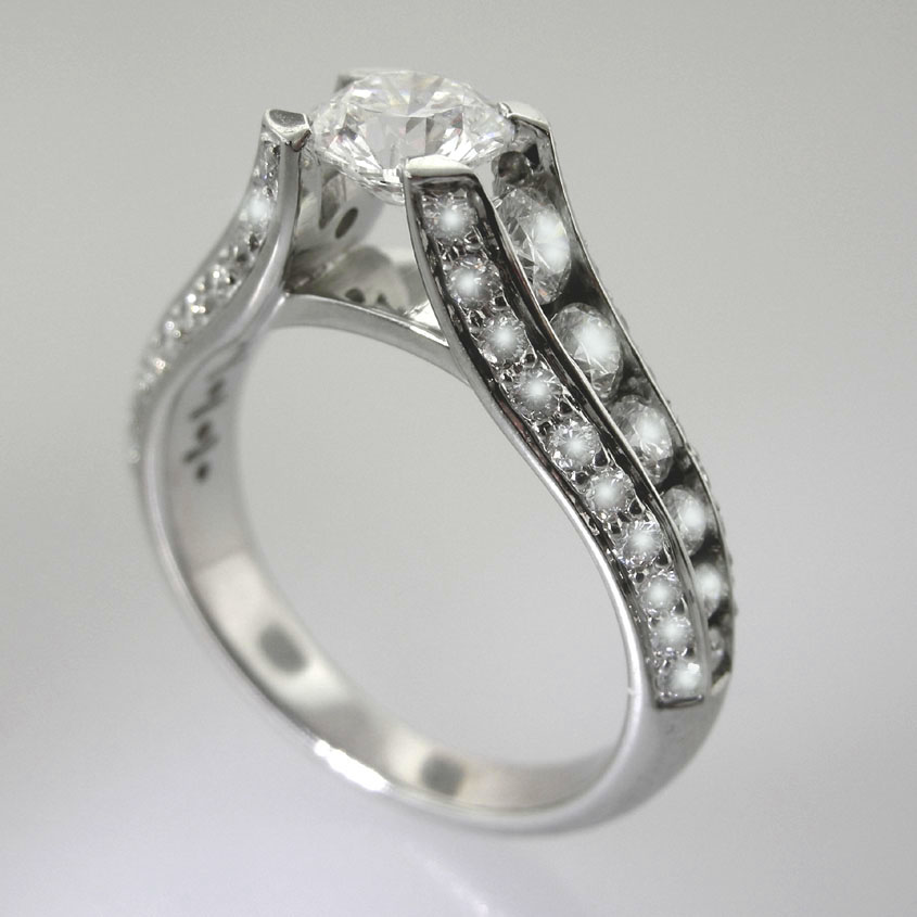 Engagement Ring Tapered channel set Diamond engagement ring 4-claw Round Brilliant Diamond