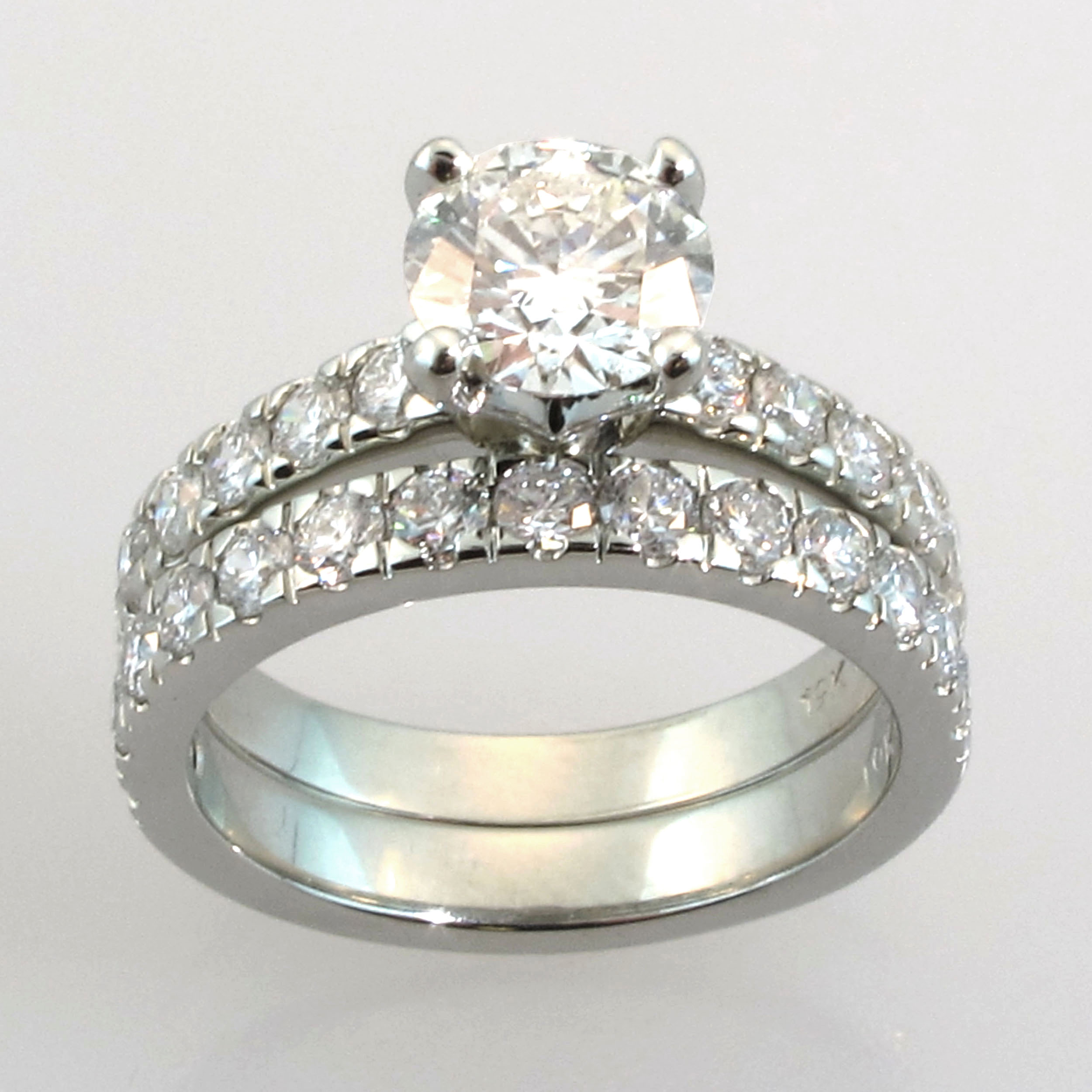 Brilliant-cut diamond engagement ring with matching wedding band wedding ring