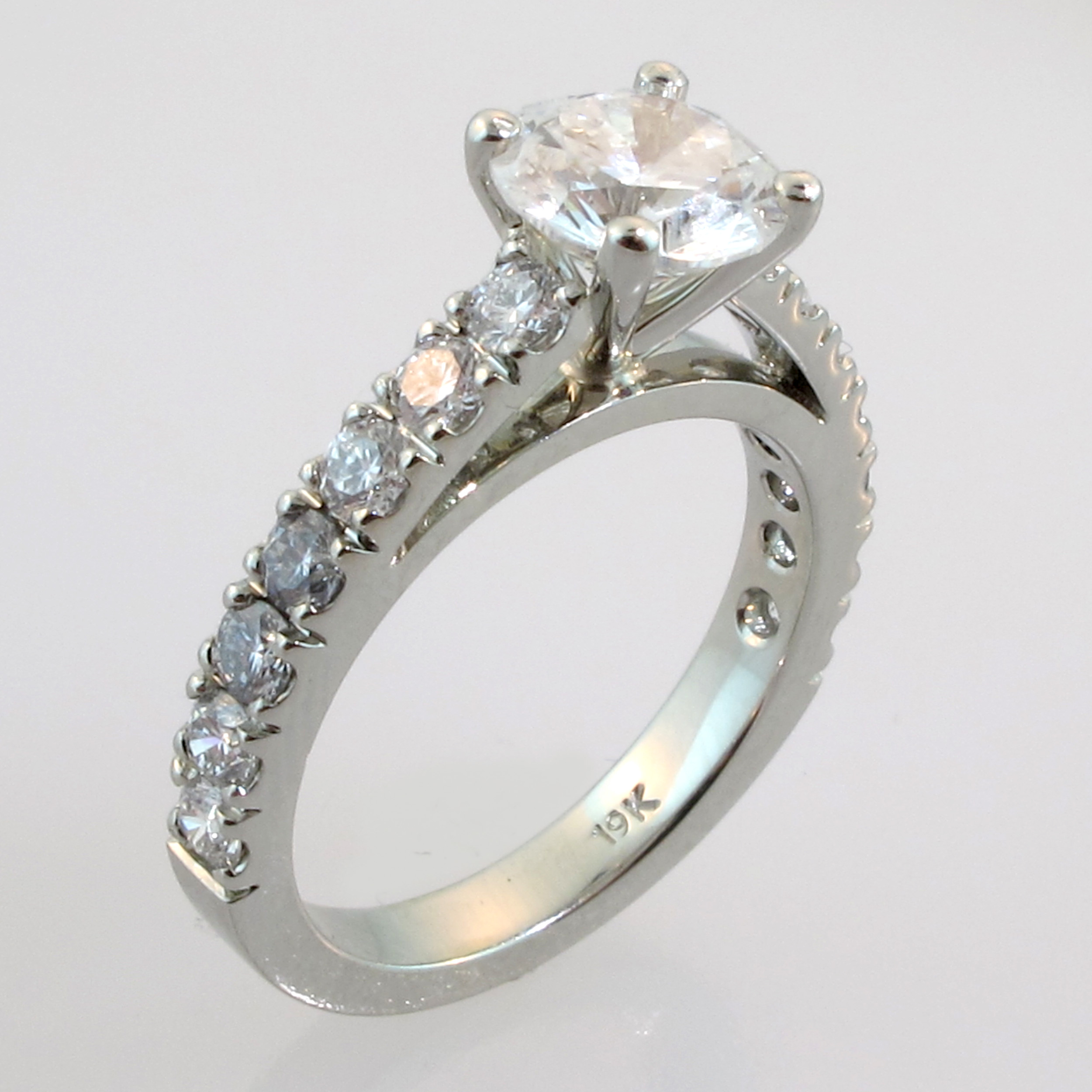 Diamond Engagement Ring Brilliant cut centre stone with side stones