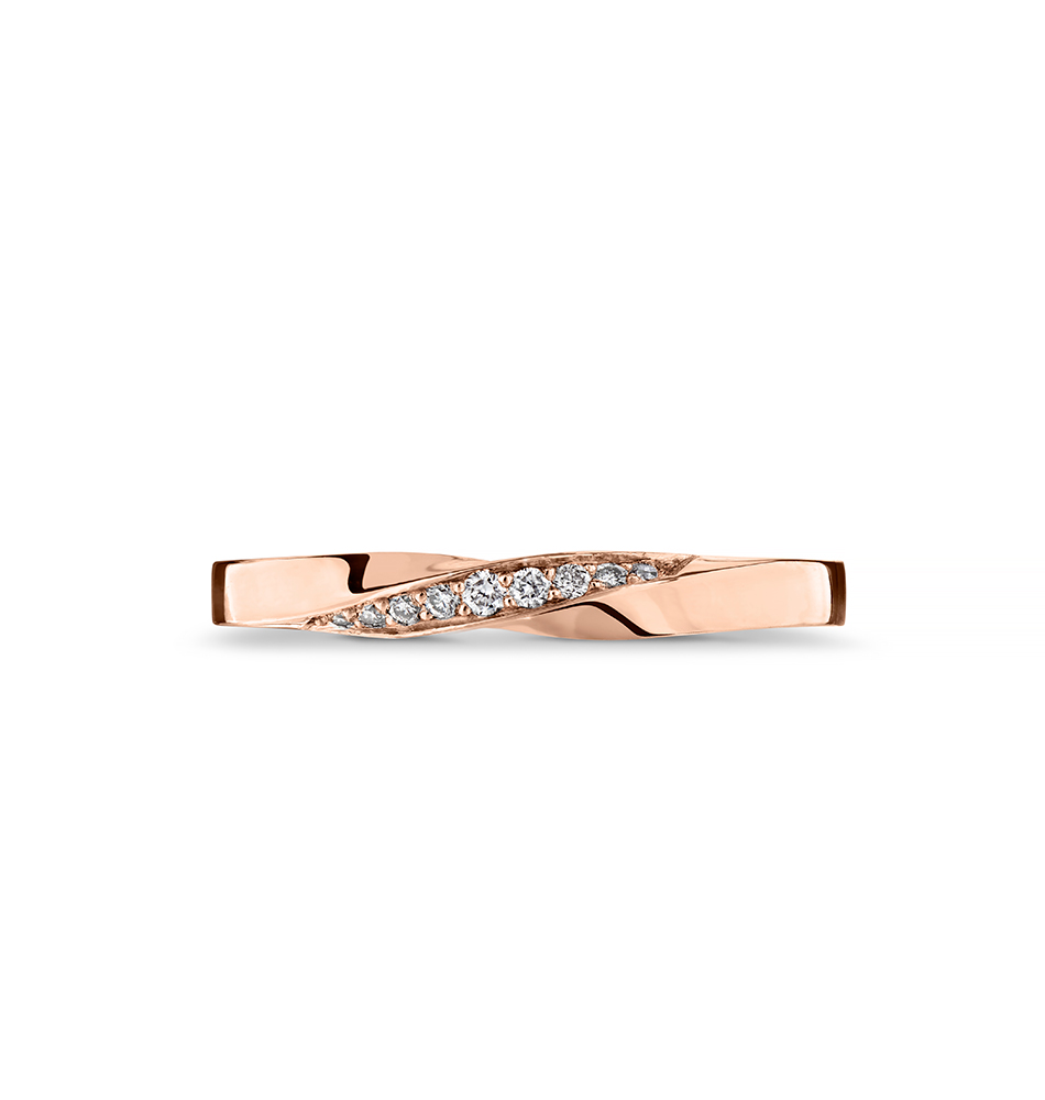 Diamond ring with twisted band in rose gold