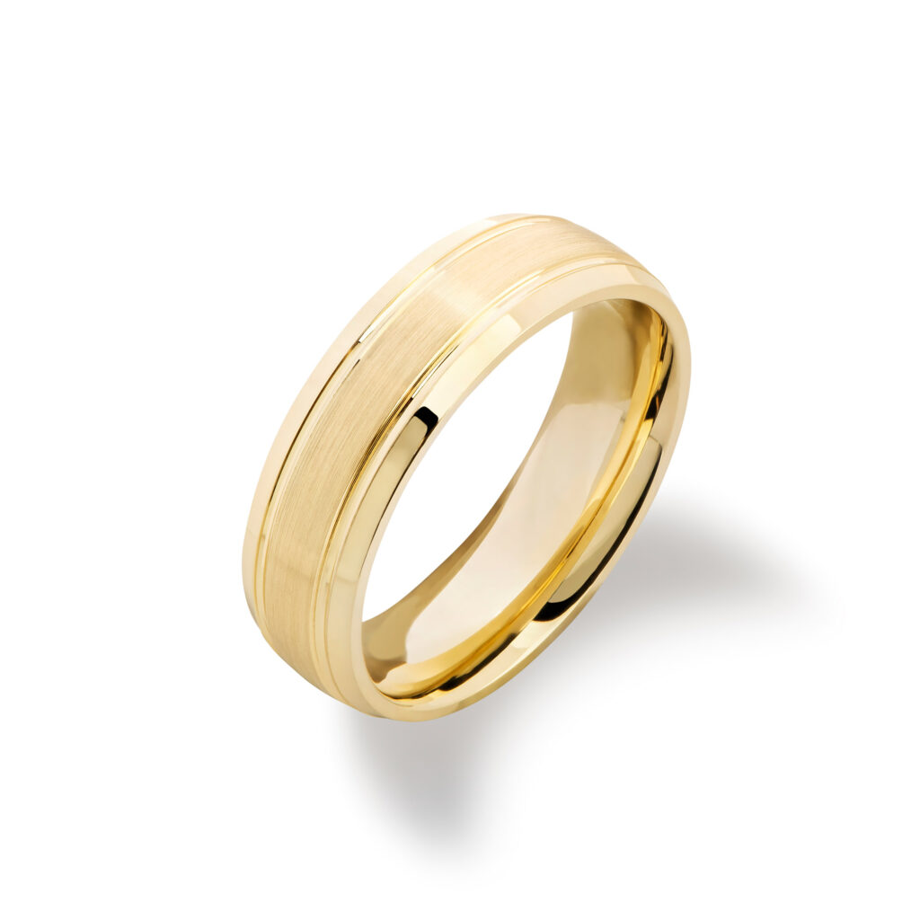 Men's Band with Grooves in Yellow Gold
